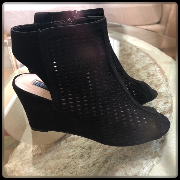 🌟🆕 NWOB BLACK SUEDE WEDGES 🌟 - Picture 2 of 7